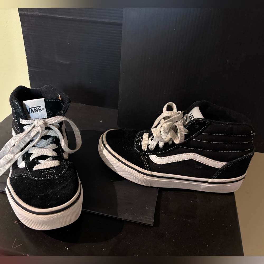Old school kids size 1   Black and white suede hightop Vans soles look brand new